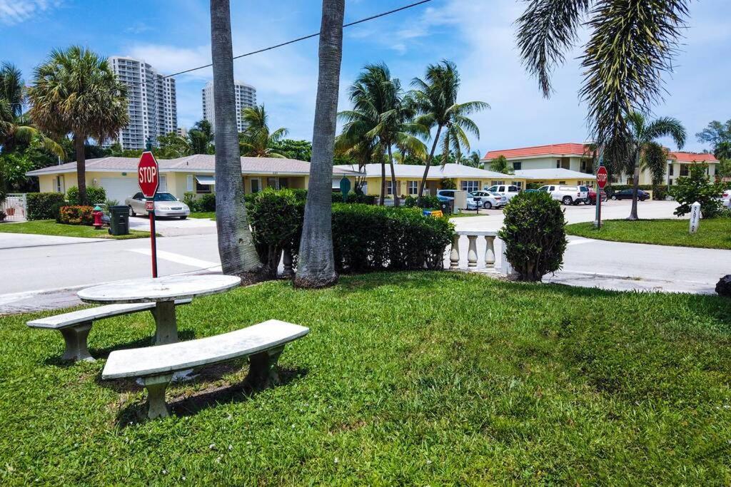 The Beach House At Seascape Steps From The Beach, Marina And Shops! Villa West Palm Beach Buitenkant foto